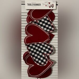 NWT Hearts Table Runner